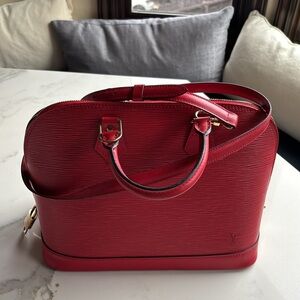❌SOLD❌Louis Vuitton Red Epi leather 2 way Alma MM in great condition with strap